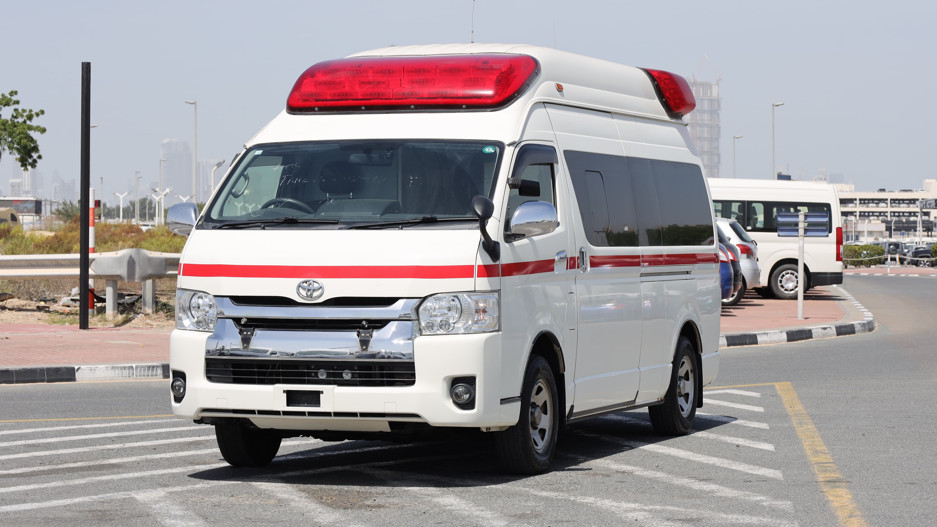 2015 TOYOTA HIACE VAN / TRH226 / 4WD / WITH ALL FIRST AID EQUIPMENTS 