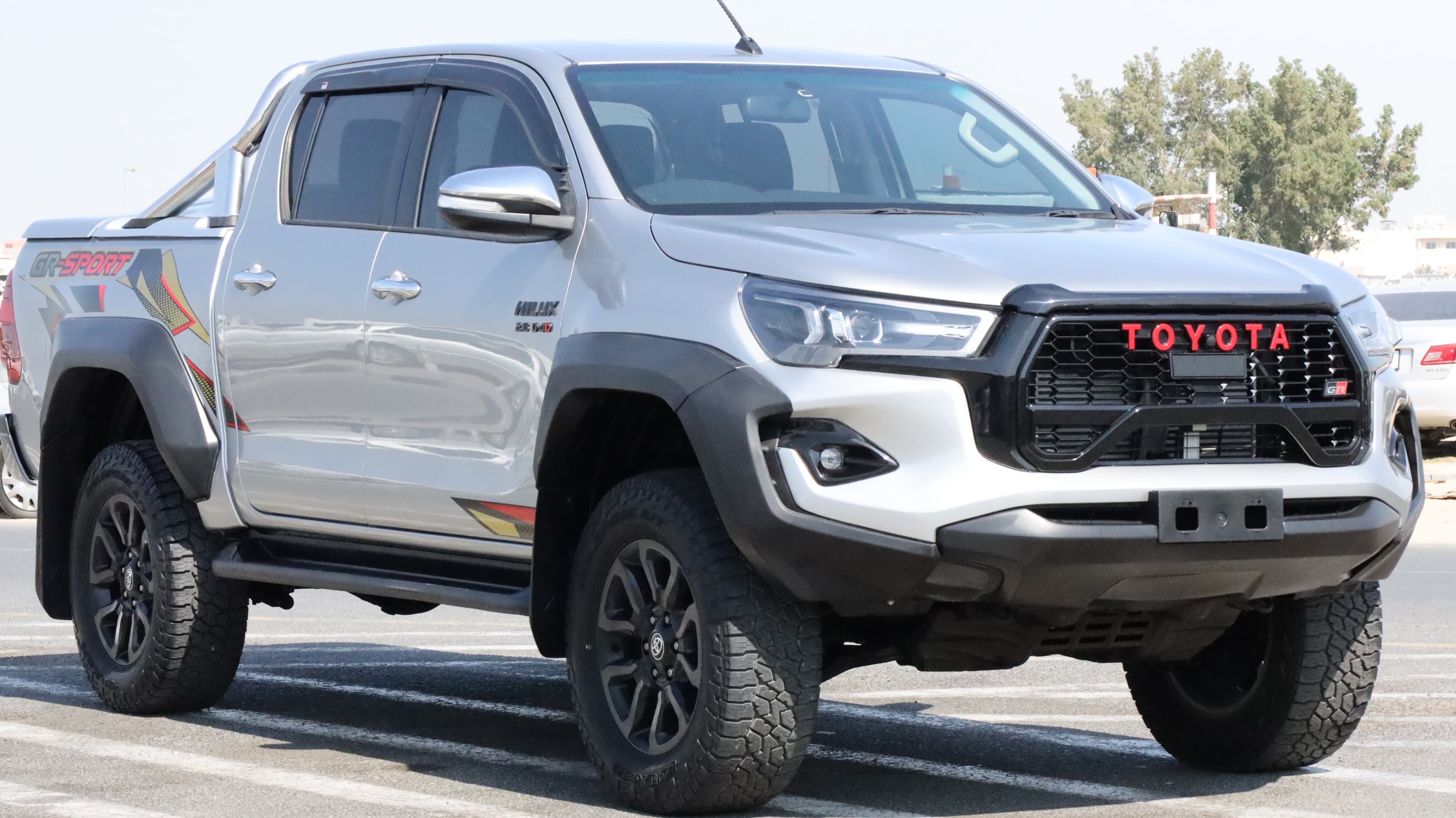 2026 TOYOTA TOYOTA HILUX GR / 2.8 DSL A/T TURBO/WITH BODY KIT  thumbnail 3