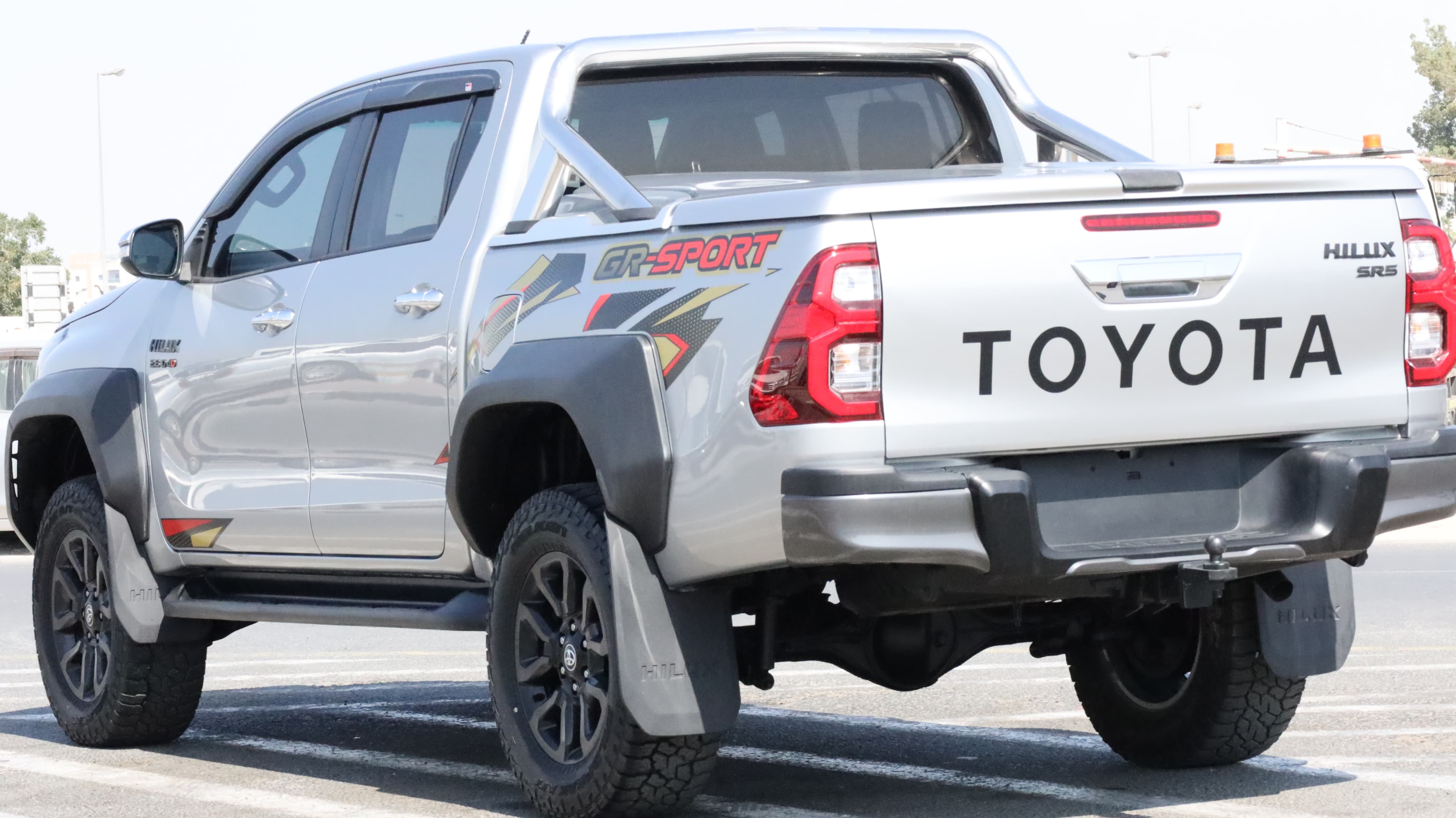 2026 TOYOTA TOYOTA HILUX GR / 2.8 DSL A/T TURBO/WITH BODY KIT  thumbnail 4