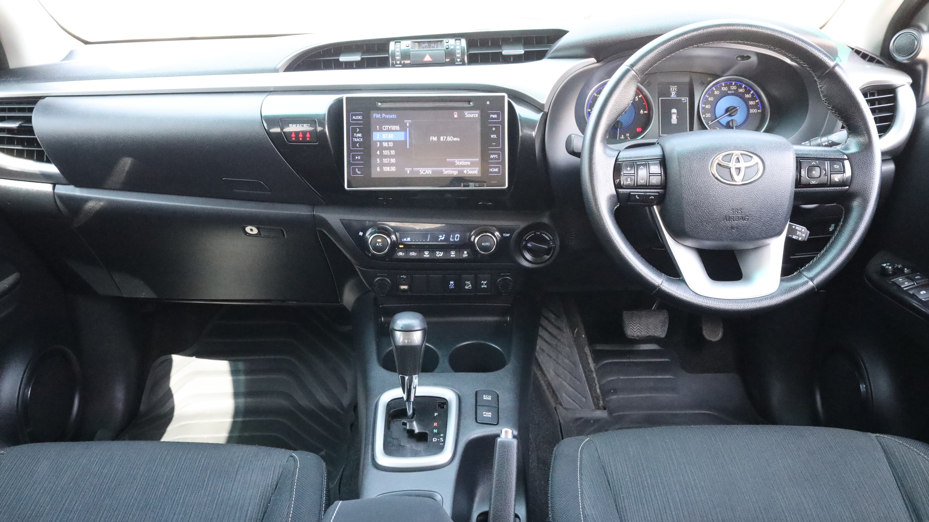 2026 TOYOTA TOYOTA HILUX GR / 2.8 DSL A/T TURBO/WITH BODY KIT  thumbnail 9
