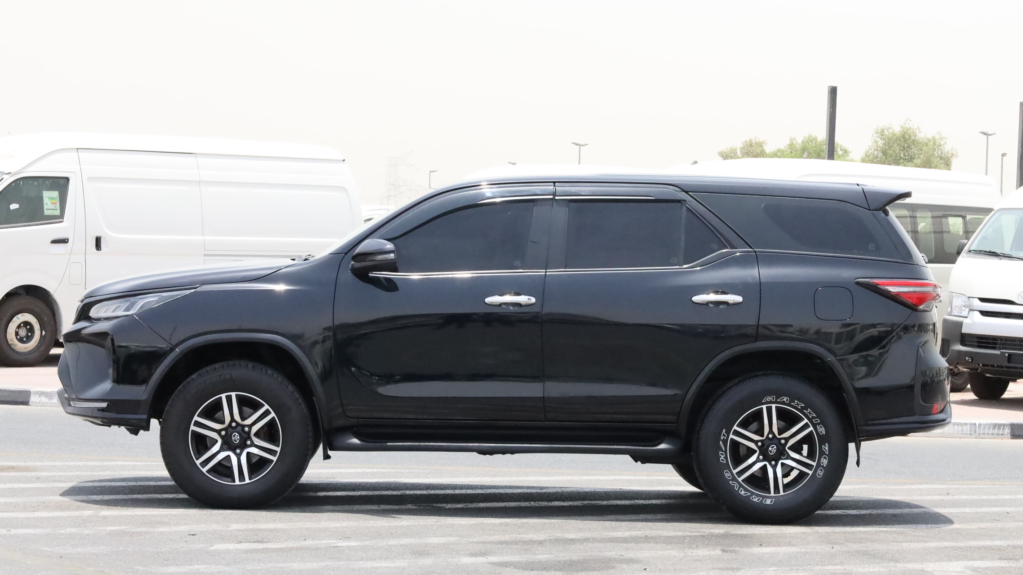 2017 TOYOTA  FORTUNER / 2.4 DIESEL TURBO / LHD & 4WD thumbnail 10