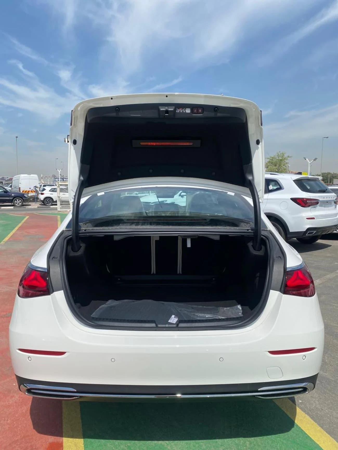 2026 Mercedes Benz E200 STANDARD STD Brand New thumbnail 9