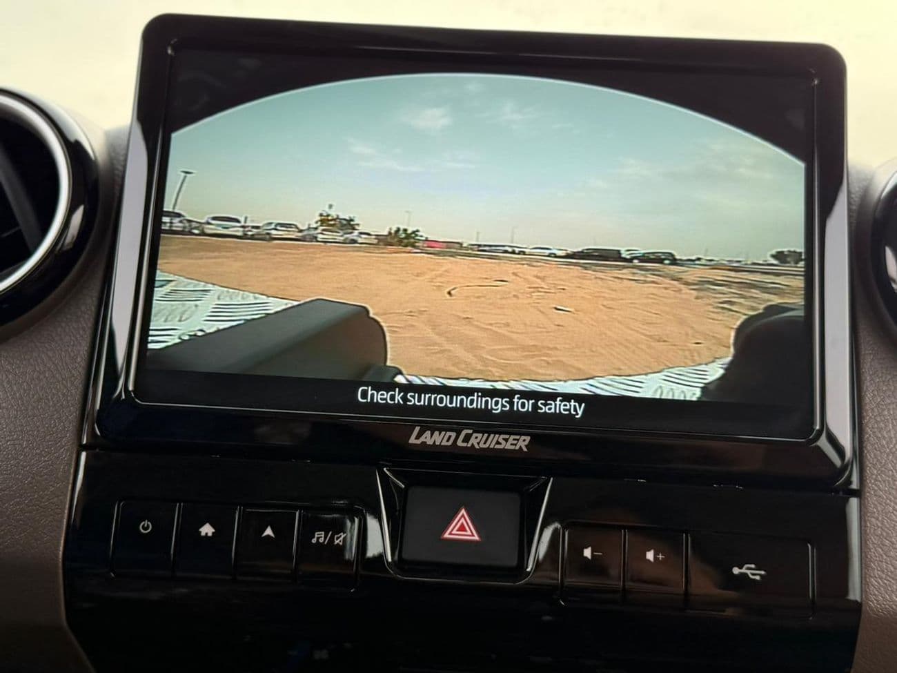 2026 Toyota Land Cruiser Pick Up thumbnail 5