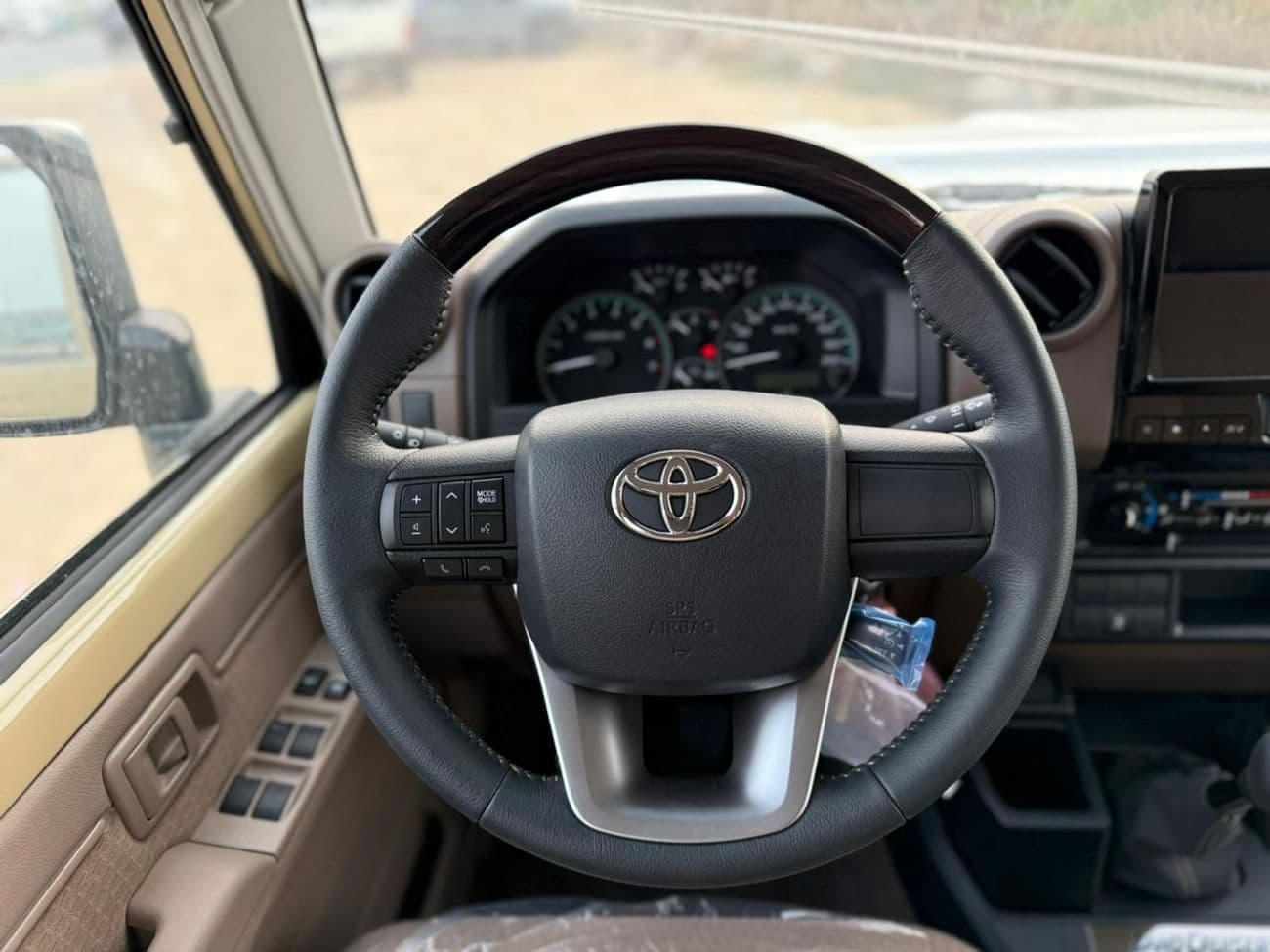 2026 Toyota Land Cruiser 70 4.0 thumbnail 10