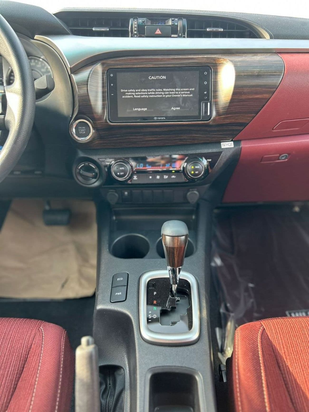 2025 Toyota Hilux SGLX thumbnail 6