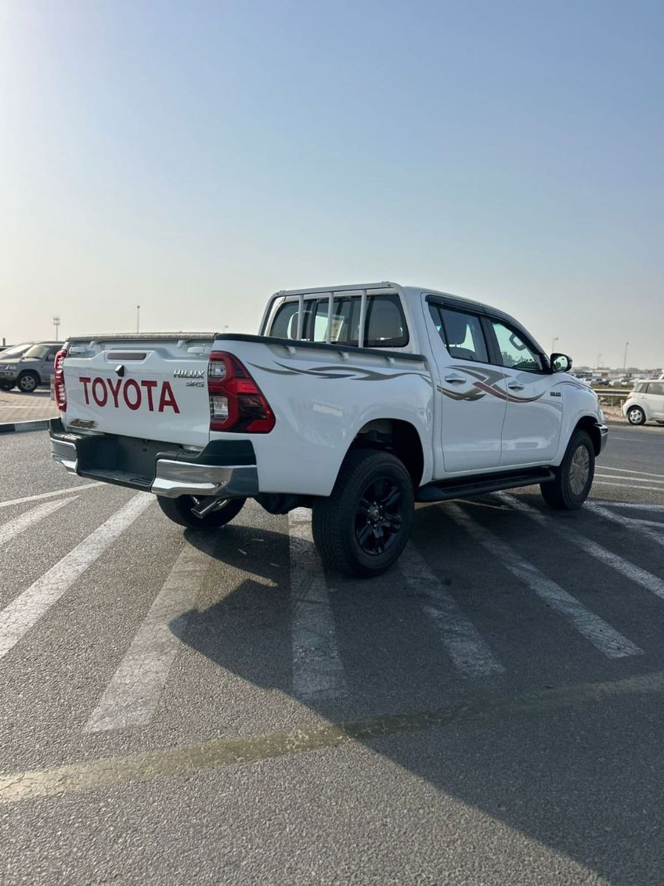2025 Toyota Hilux SGLX thumbnail 10