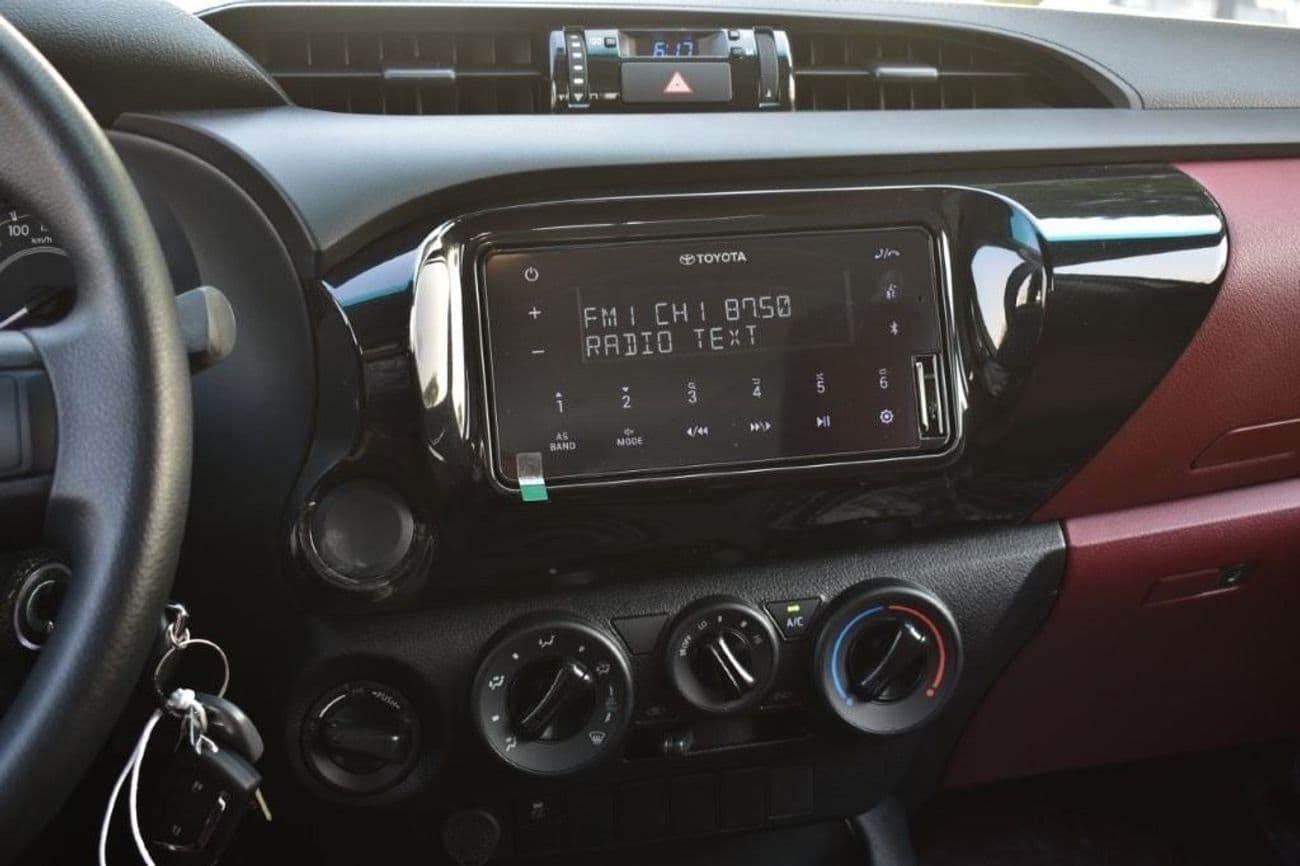 2026 Toyota Hilux DLX thumbnail 4