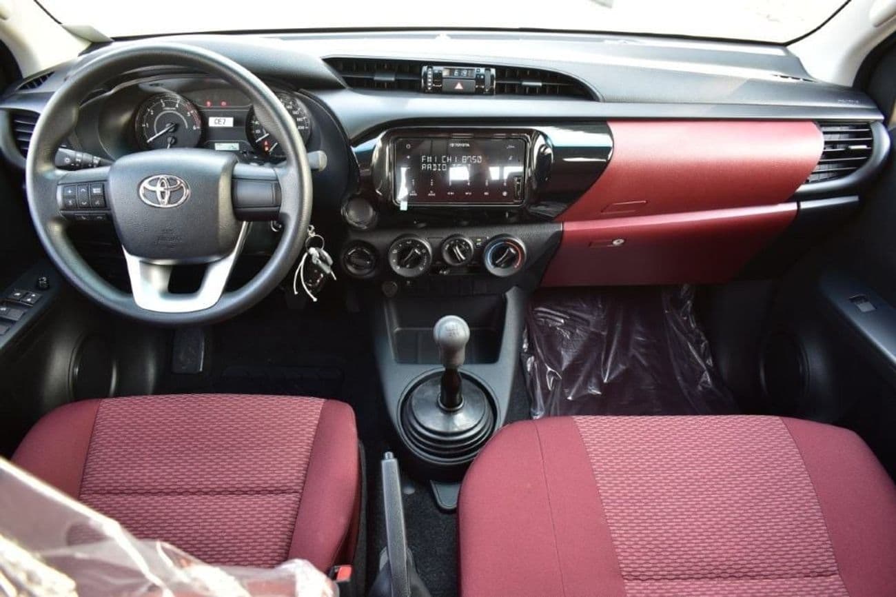 2026 Toyota Hilux DLX thumbnail 6
