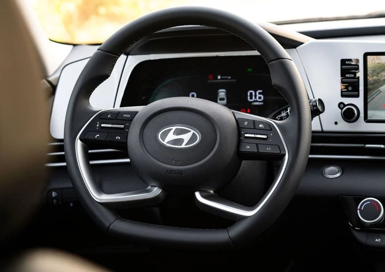 2025 Hyundai Elantra SMART thumbnail 7
