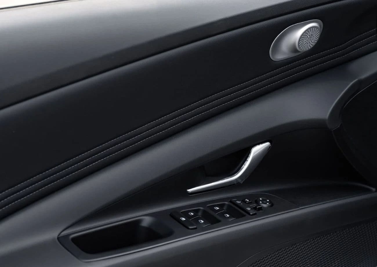 2025 Hyundai Elantra SMART thumbnail 10
