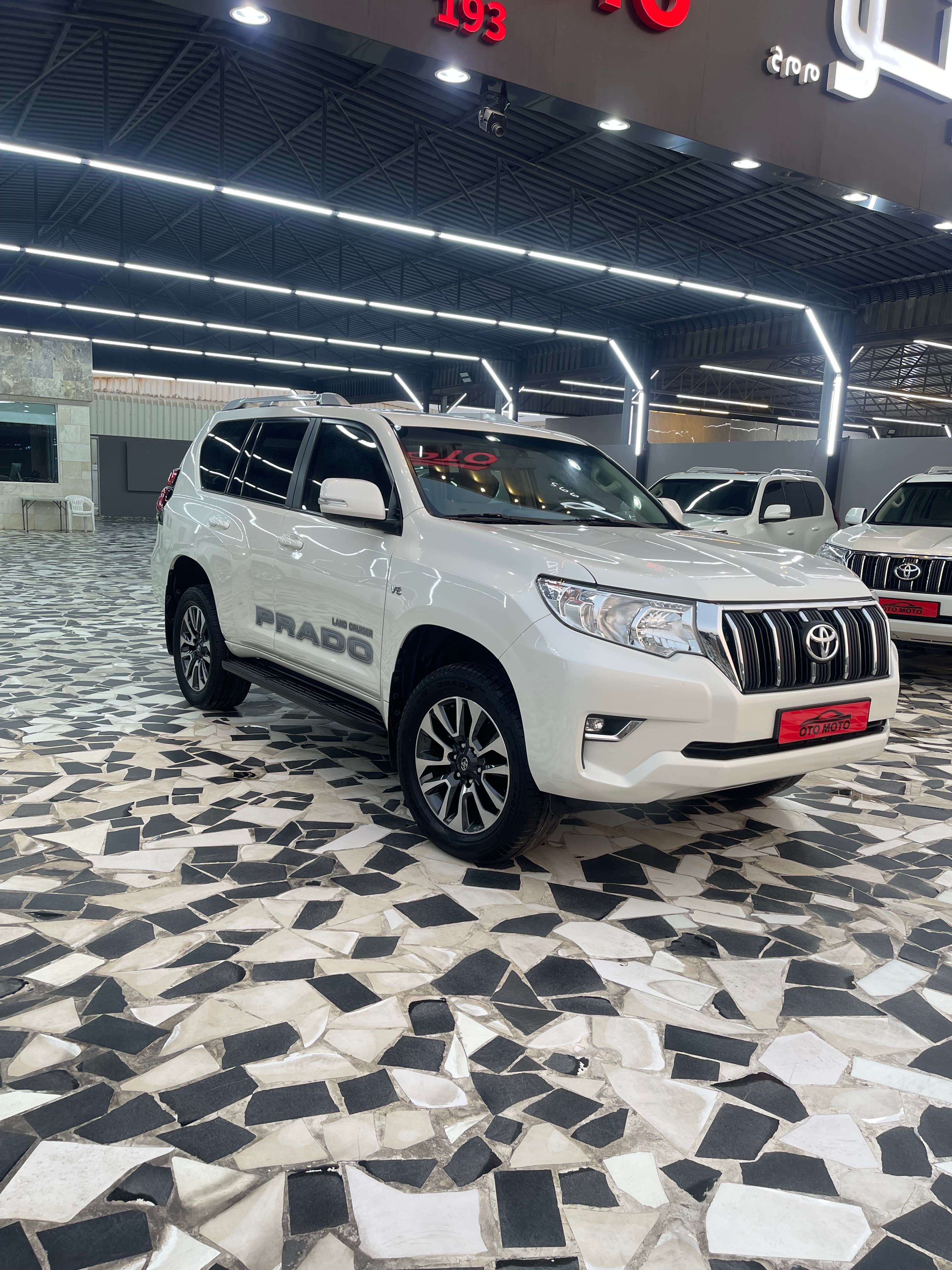 2023 Toyota PRADO thumbnail 3