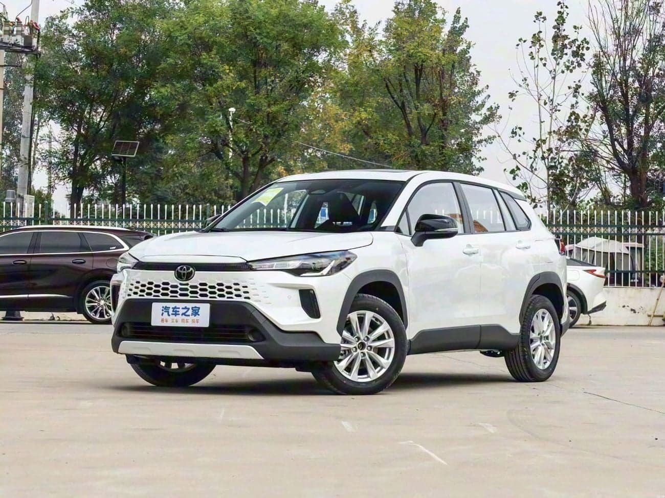 2026 Toyota Corolla Cross GLI thumbnail 2