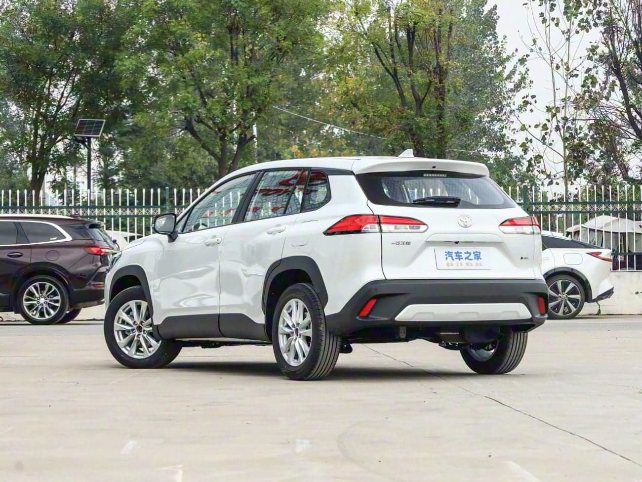 2026 Toyota Corolla Cross GLI thumbnail 5