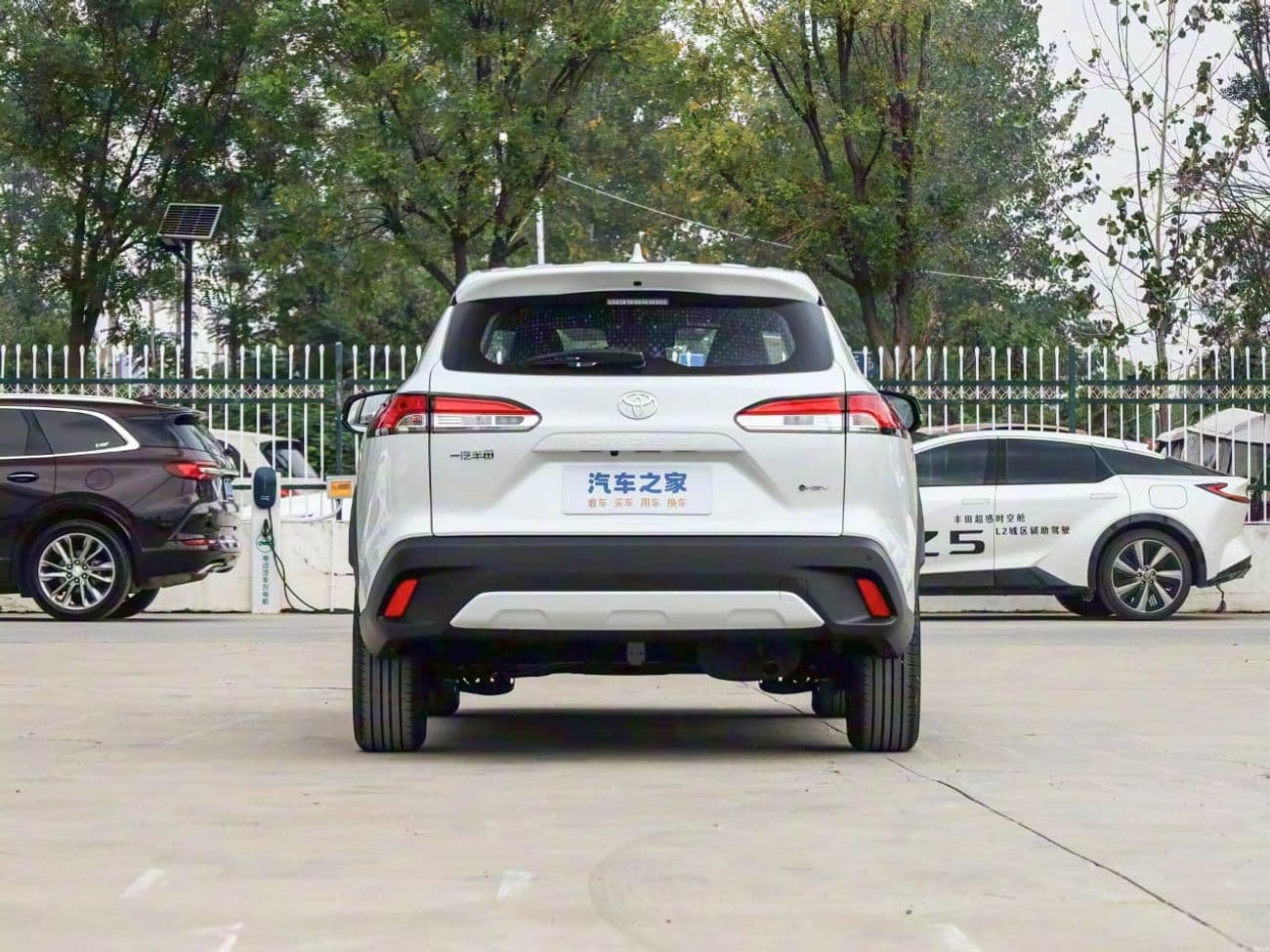 2026 Toyota Corolla Cross GLI thumbnail 7