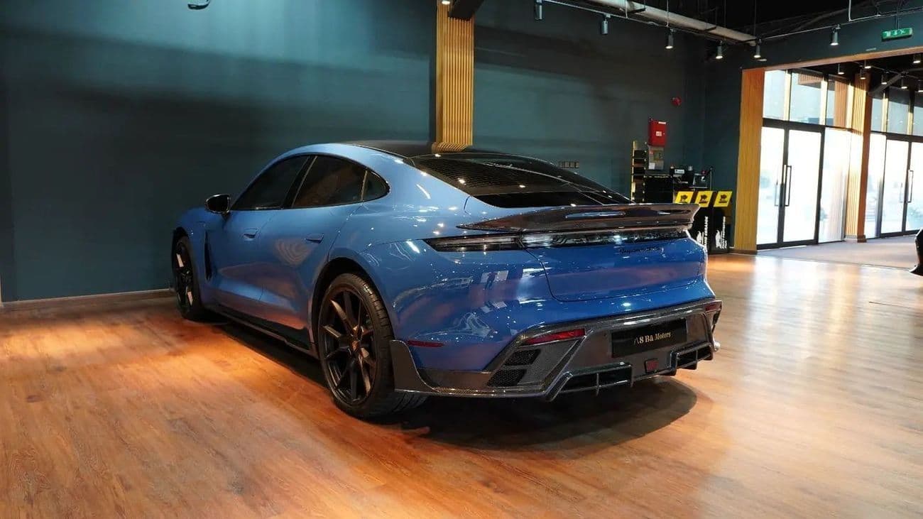 2022 Porsche Taycan GTS thumbnail 4