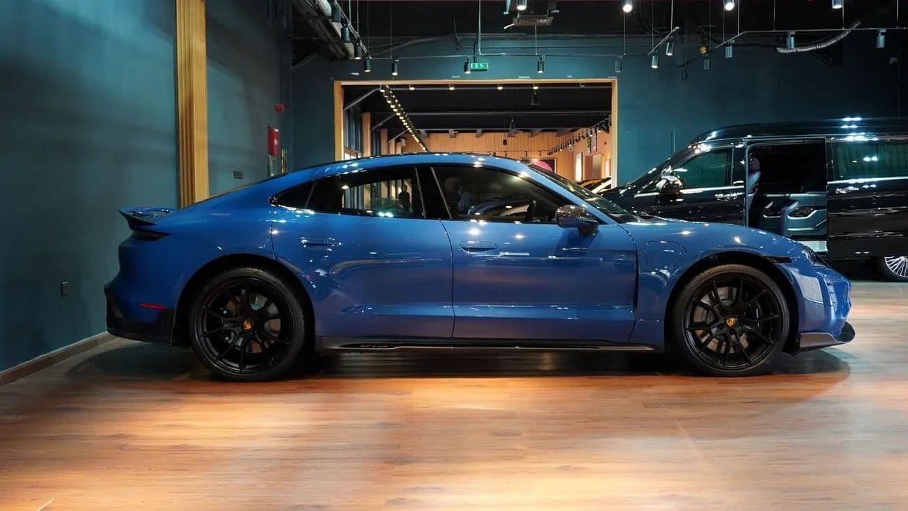 2022 Porsche Taycan GTS thumbnail 8