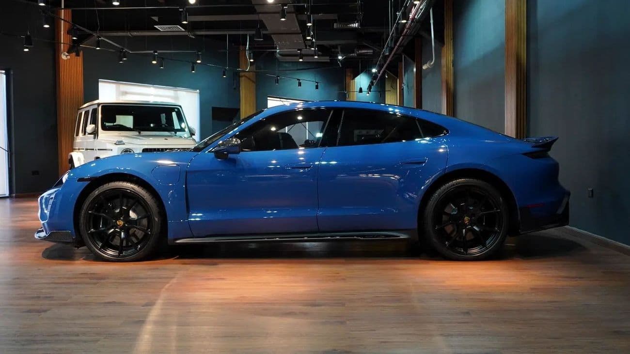 2022 Porsche Taycan GTS thumbnail 9