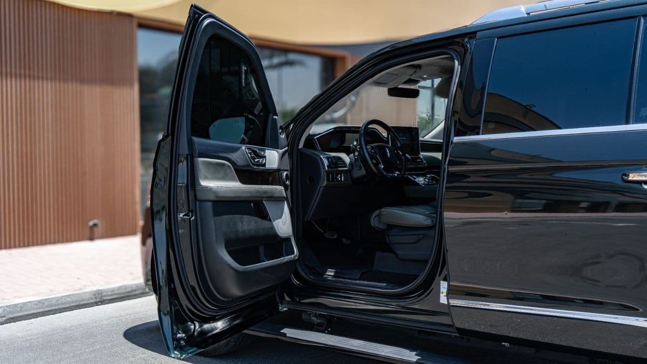 2024 Lincoln Navigator PRESIDENTIAL thumbnail 10