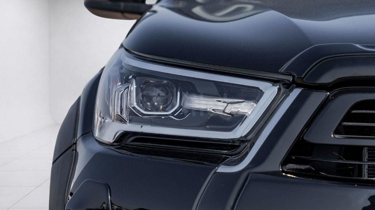 2026 Toyota Hilux TRD thumbnail 4