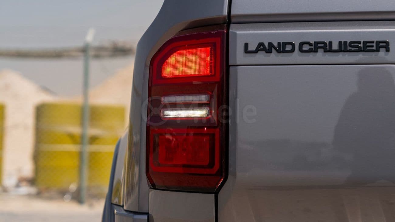 2025 Toyota Prado thumbnail 9