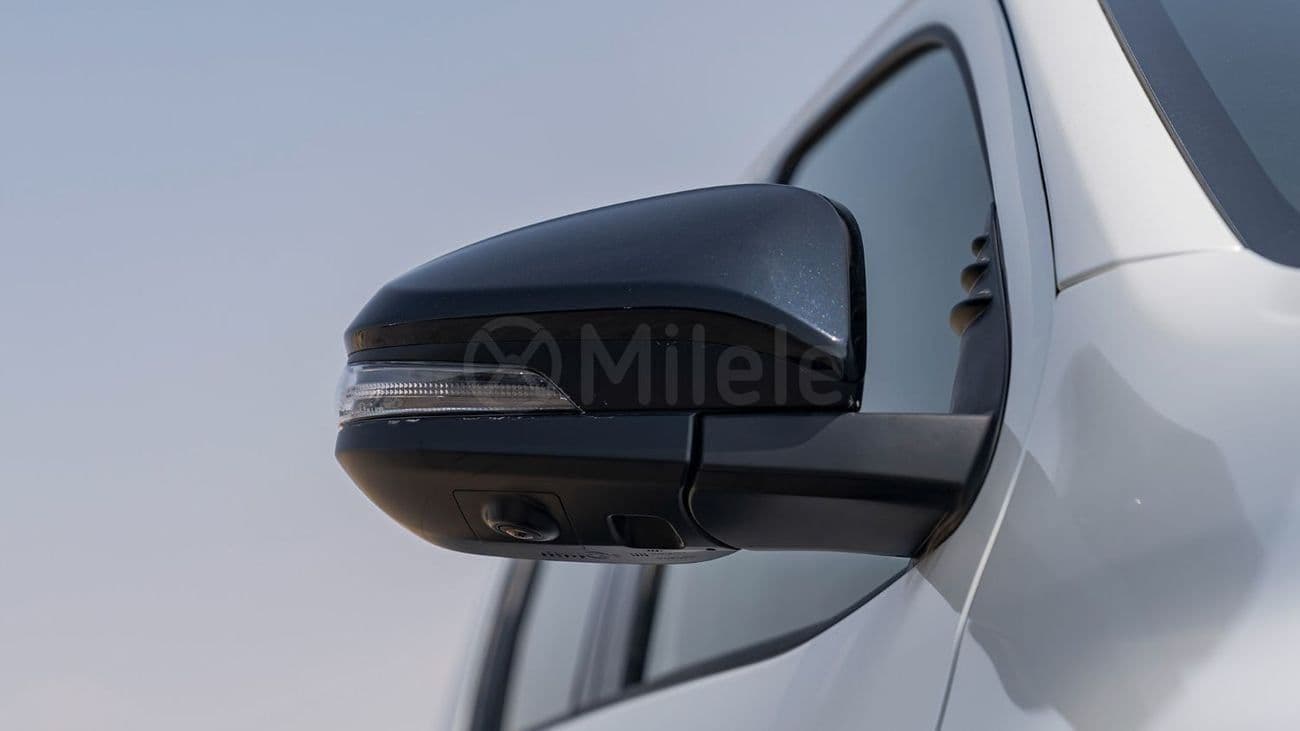 2025 Toyota Hilux GR SPORT thumbnail 4