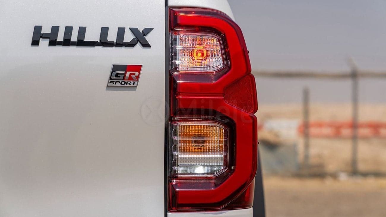 2025 Toyota Hilux GR SPORT thumbnail 9