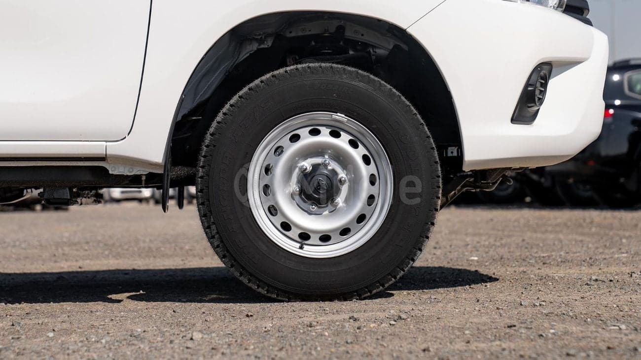 2025 Toyota Hilux thumbnail 4