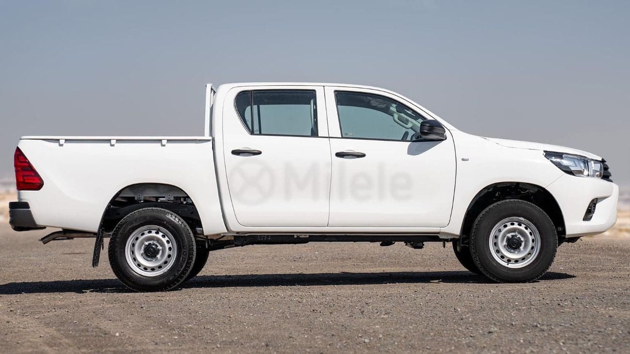 2025 Toyota Hilux thumbnail 5