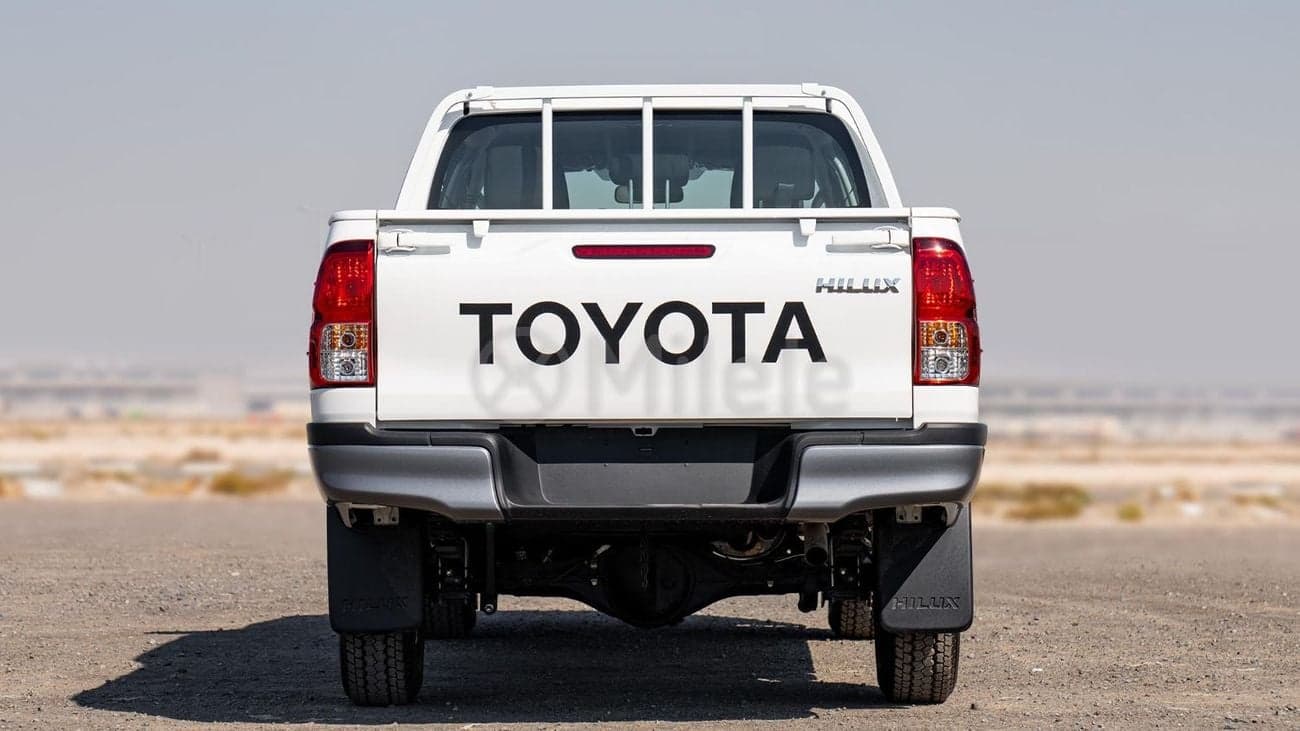2025 Toyota Hilux thumbnail 7