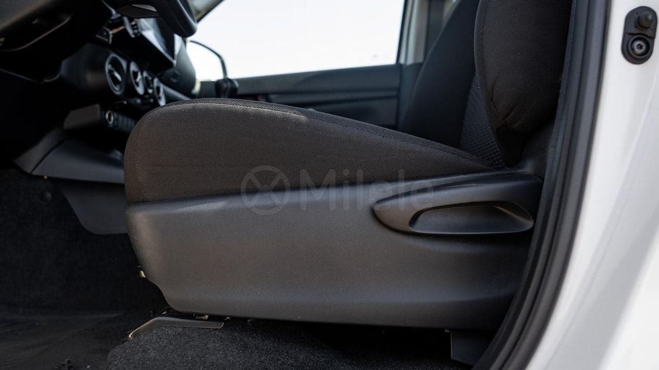 2025 Toyota Hilux thumbnail 10