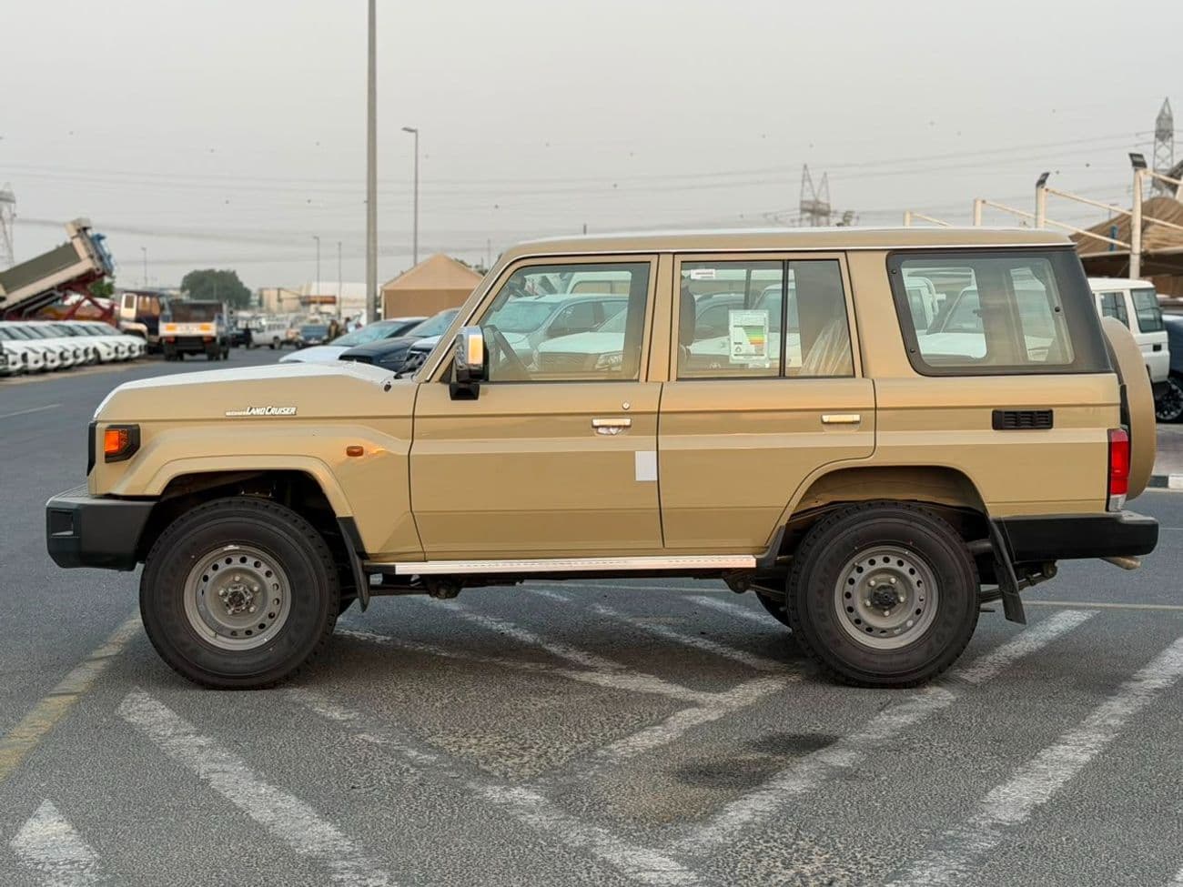 2026 Toyota Land Cruiser LC76 Hard Top 4.0L AT thumbnail 3