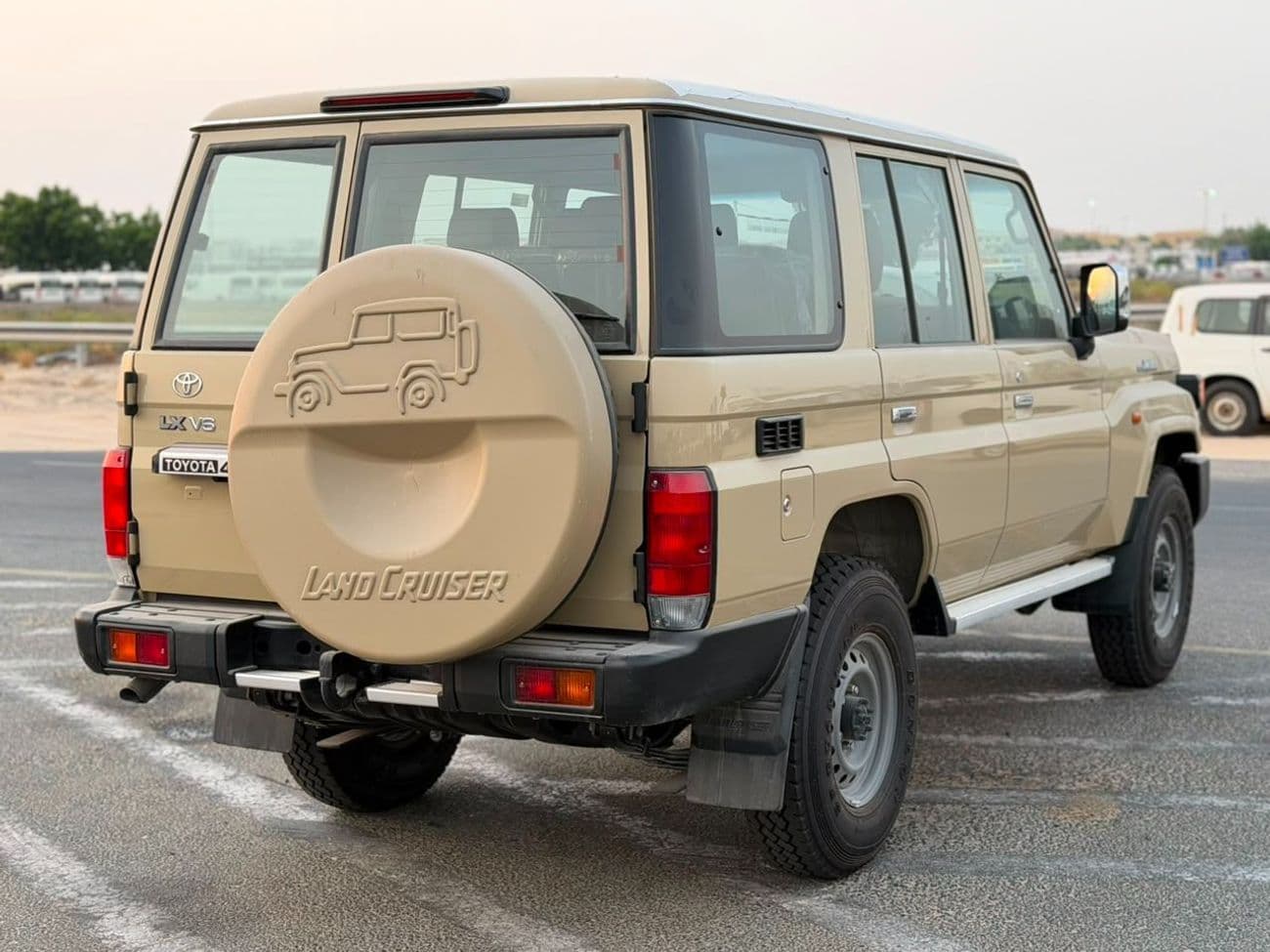 2026 Toyota Land Cruiser LC76 Hard Top 4.0L AT thumbnail 4
