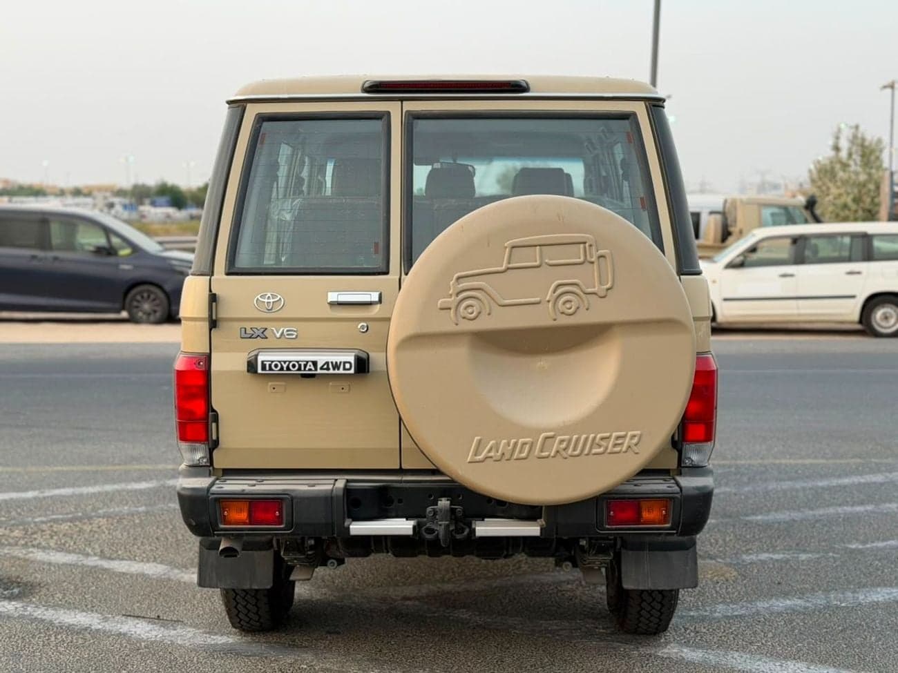 2026 Toyota Land Cruiser LC76 Hard Top 4.0L AT thumbnail 6
