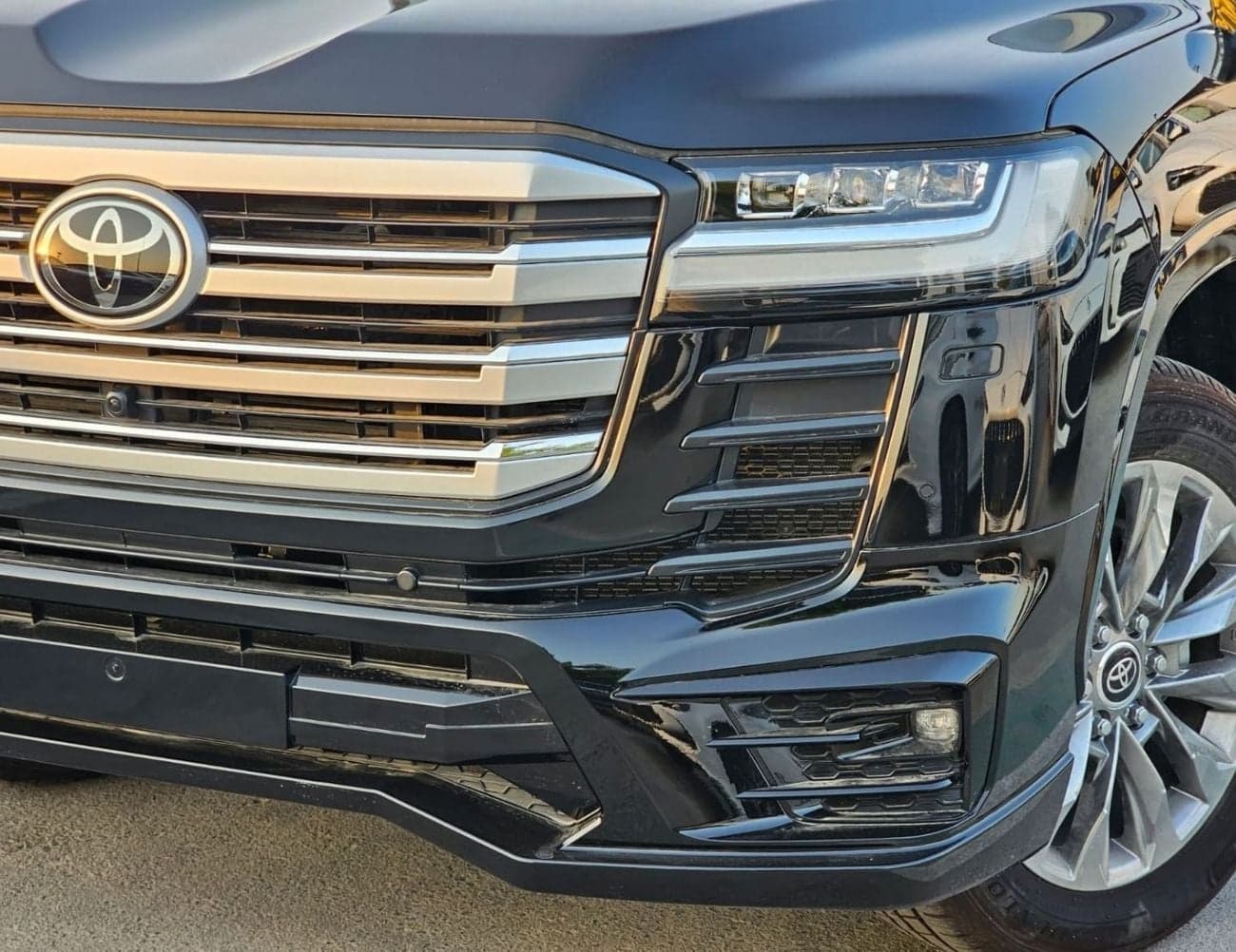 2026 Toyota Land Cruiser VXR thumbnail 10