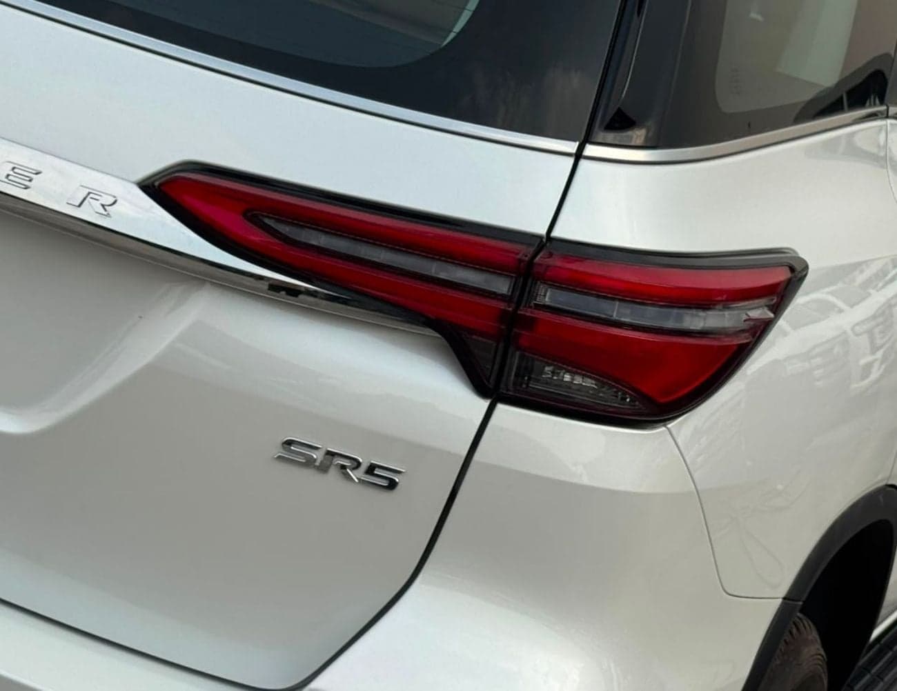 2026 Toyota Fortuner SR5 thumbnail 7