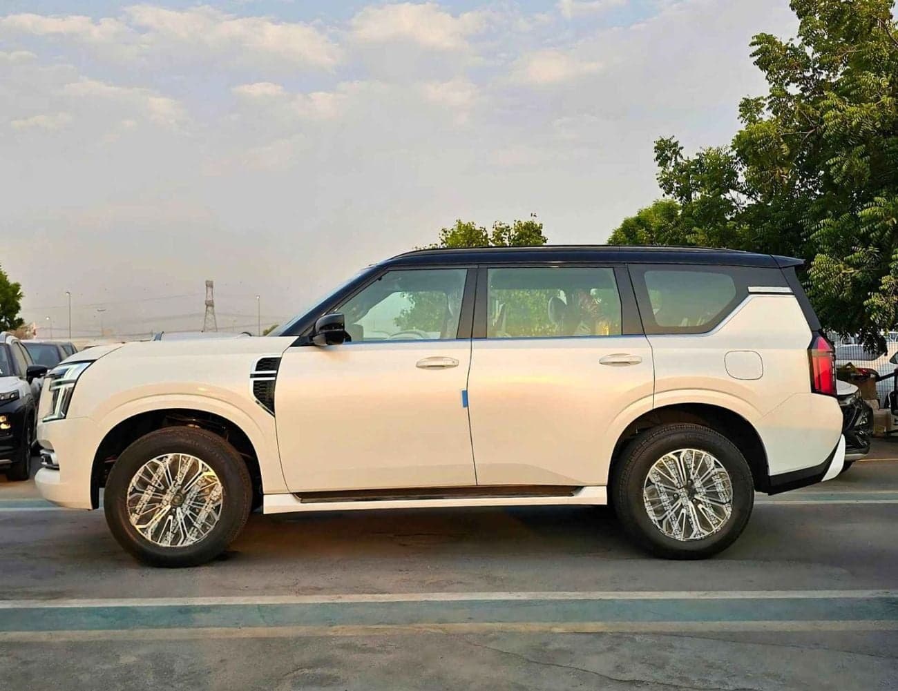 2026 Nissan Patrol SE PLATINUM thumbnail 4