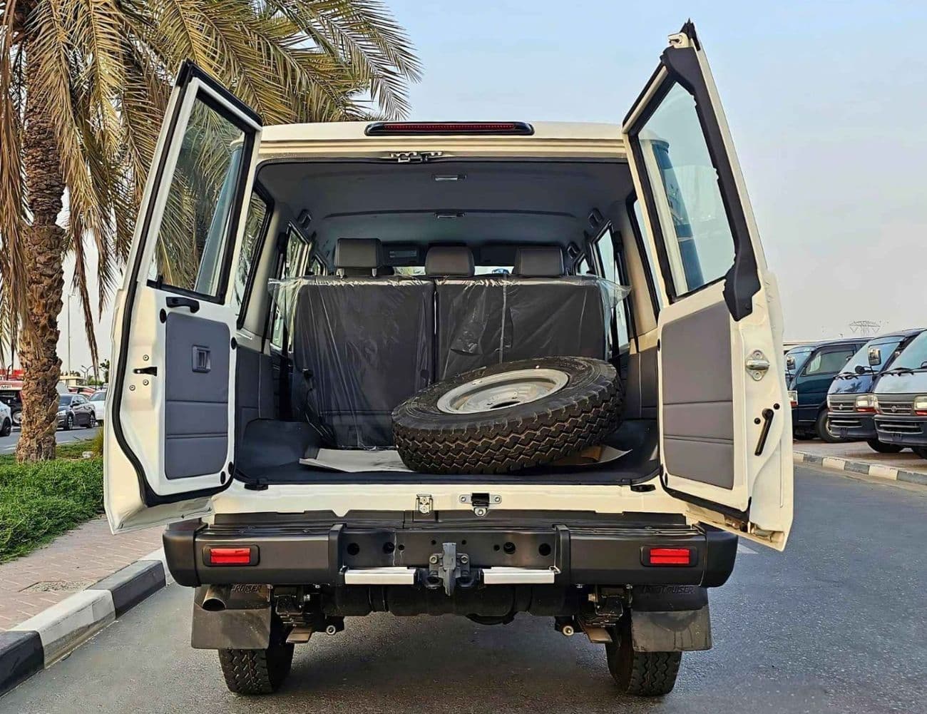 2026 Toyota Land Cruiser 70 HT S- DLX thumbnail 8