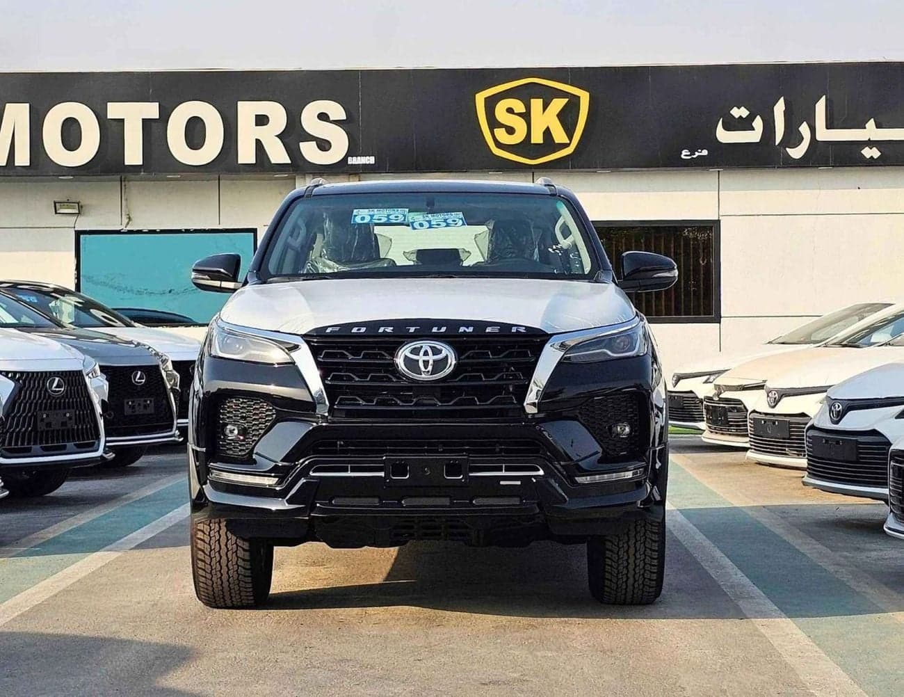2025 Toyota Fortuner VXR thumbnail 2