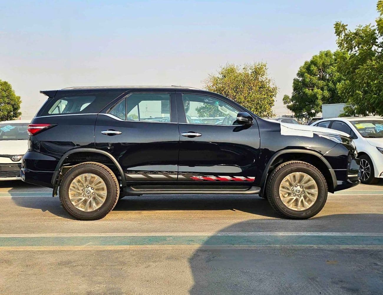 2025 Toyota Fortuner VXR thumbnail 3