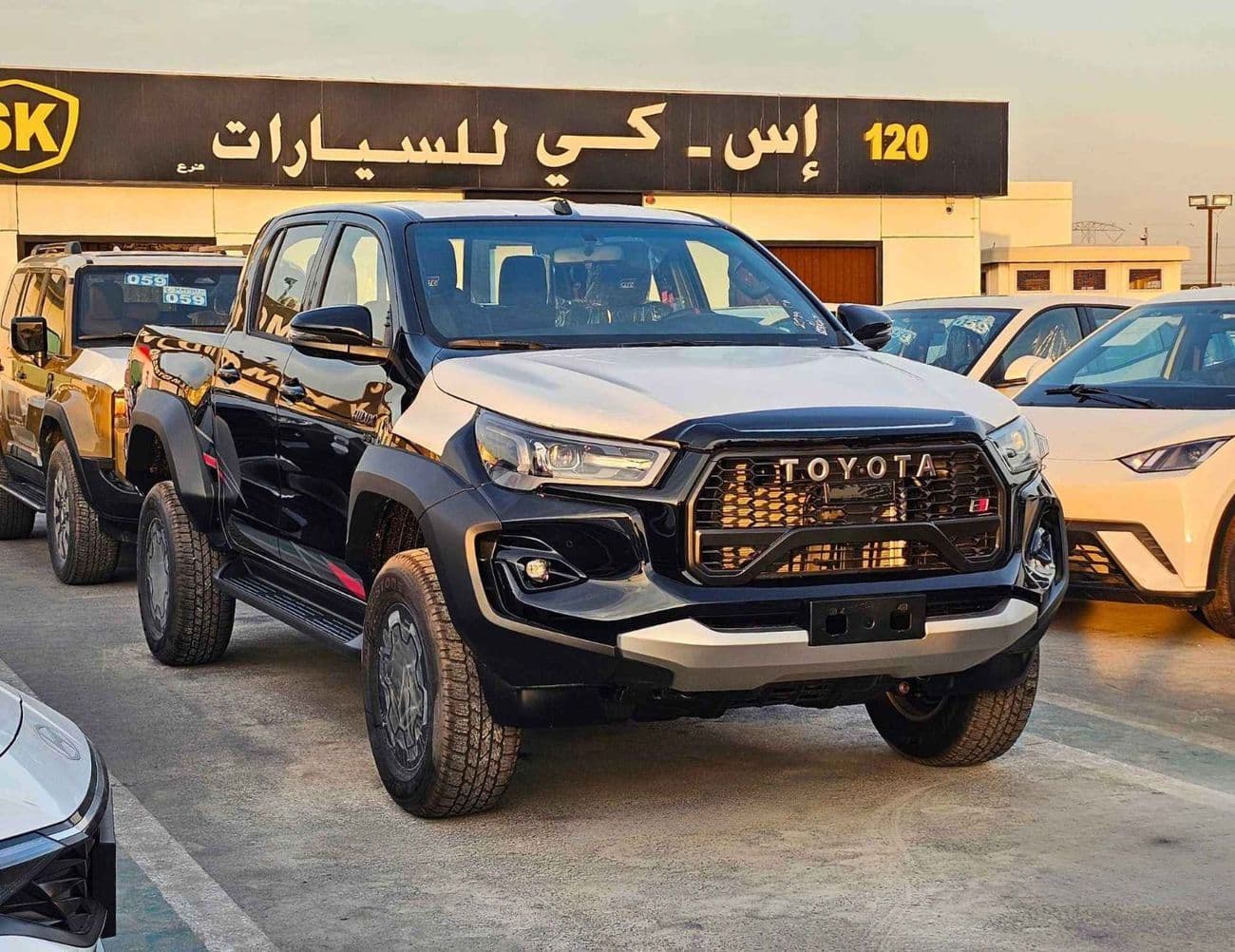 2026 Toyota Hilux GR SPORT 4.0L PETROL thumbnail 3