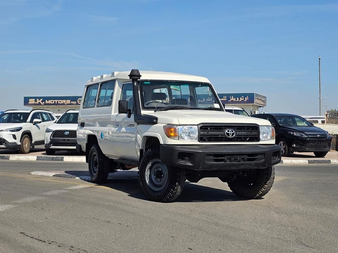 2018 Toyota Land Cruiser 70 LC76 STANDARD thumbnail 3