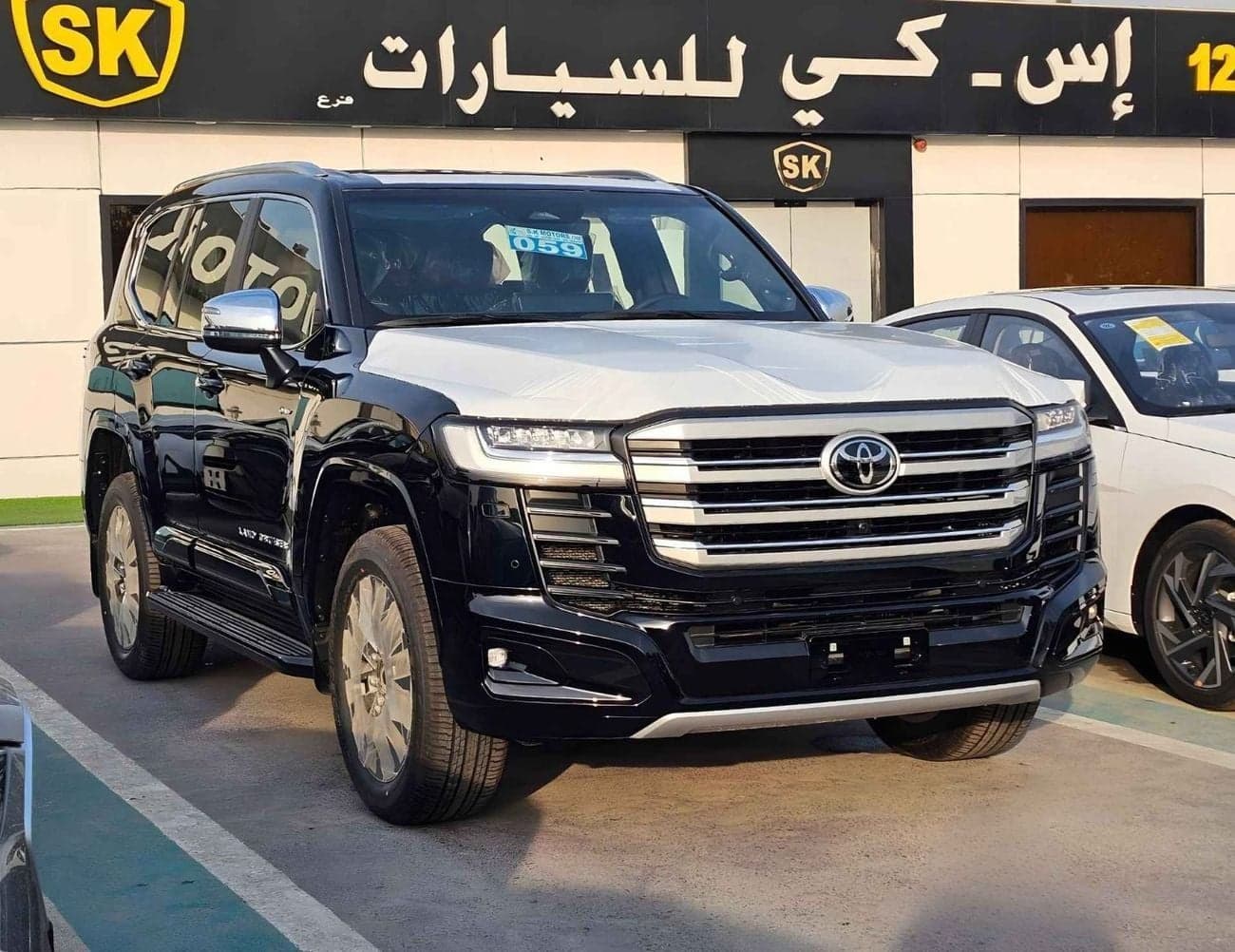 2025 Toyota Land Cruiser VX thumbnail 3