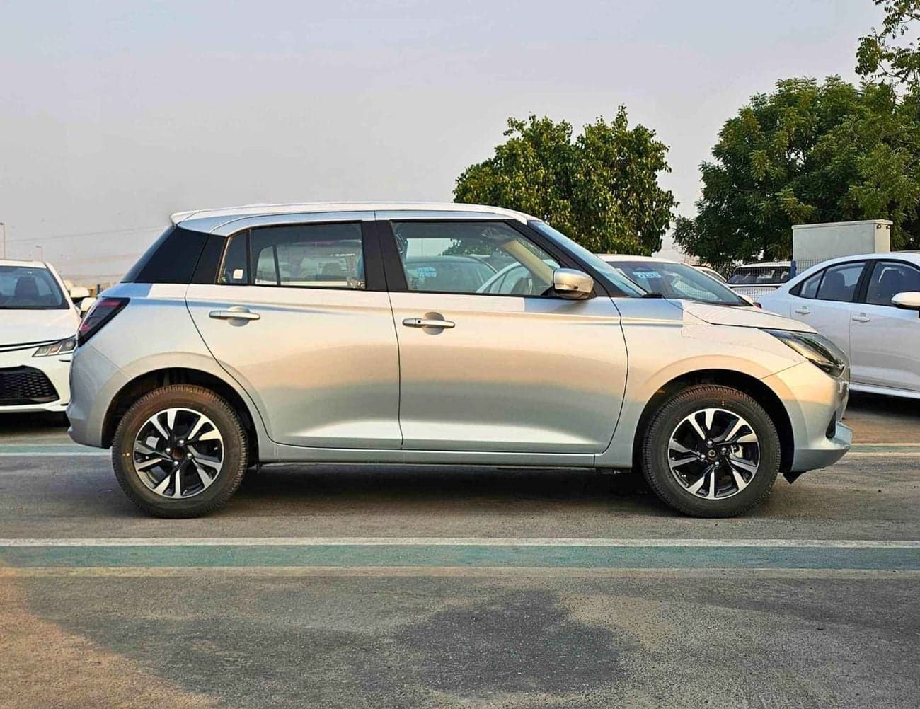2026 Suzuki Swift GLX thumbnail 2