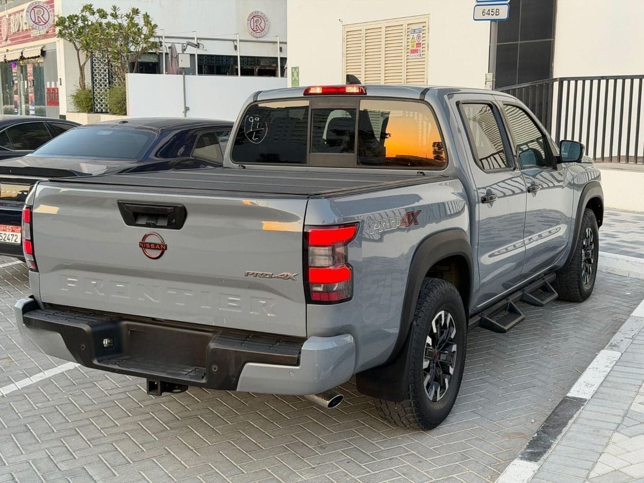 2022 Nissan Frontier thumbnail 2