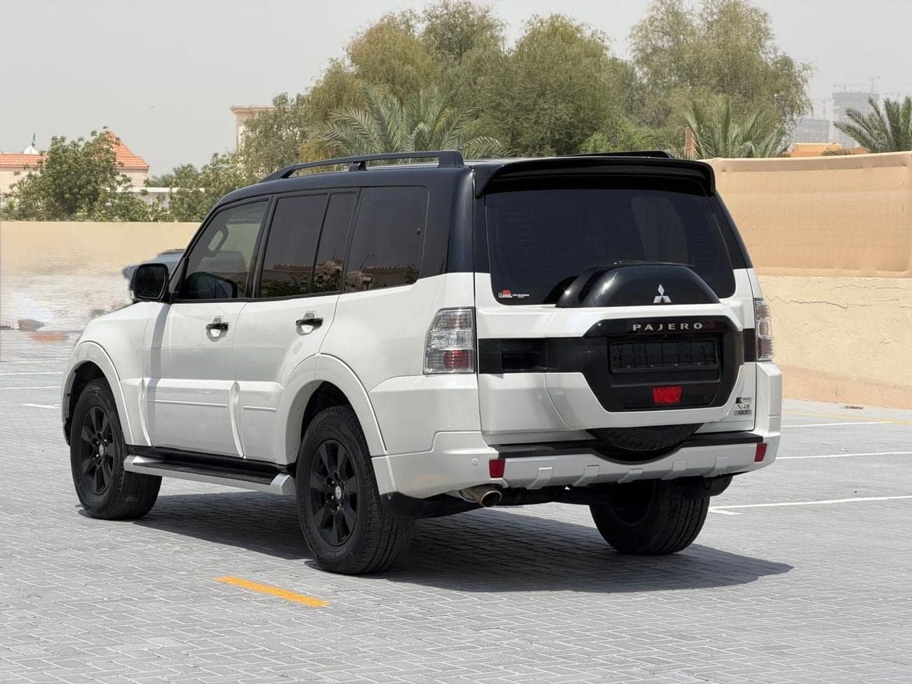 2017 Mitsubishi Pajero thumbnail 6