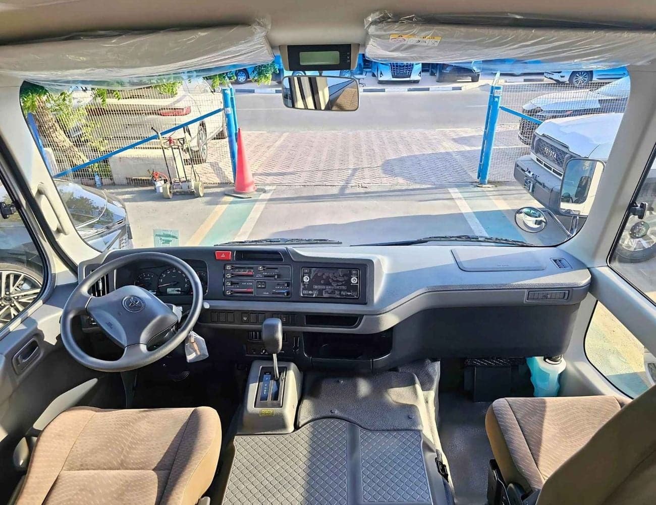 2025 Toyota Coaster thumbnail 8