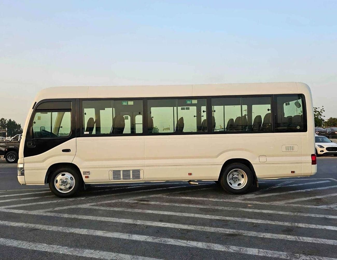 2025 Toyota Coaster thumbnail 3