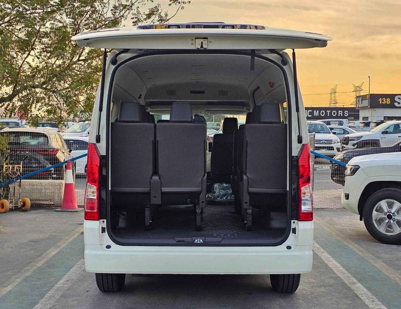 2026 Toyota Hiace GL thumbnail 7