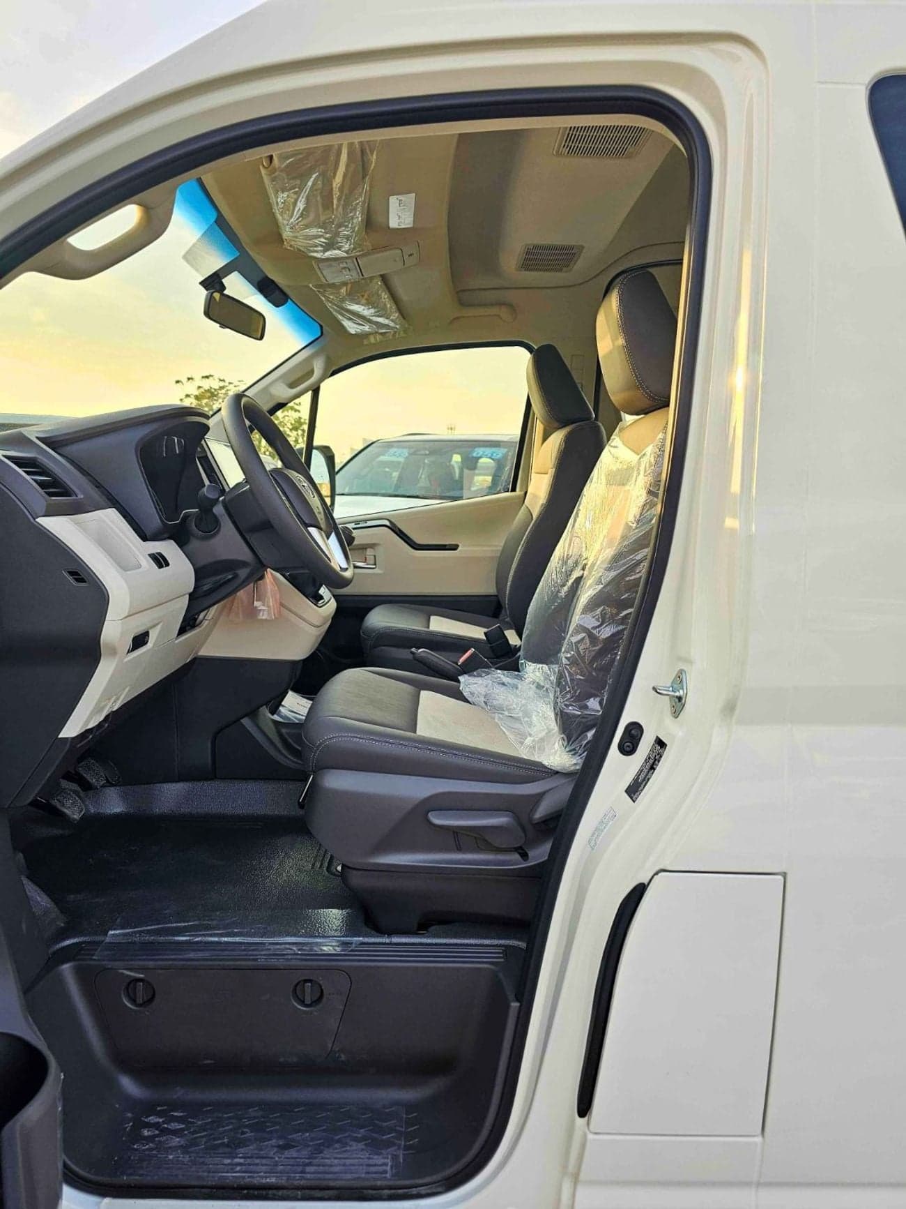 2026 Toyota Hiace GL thumbnail 10