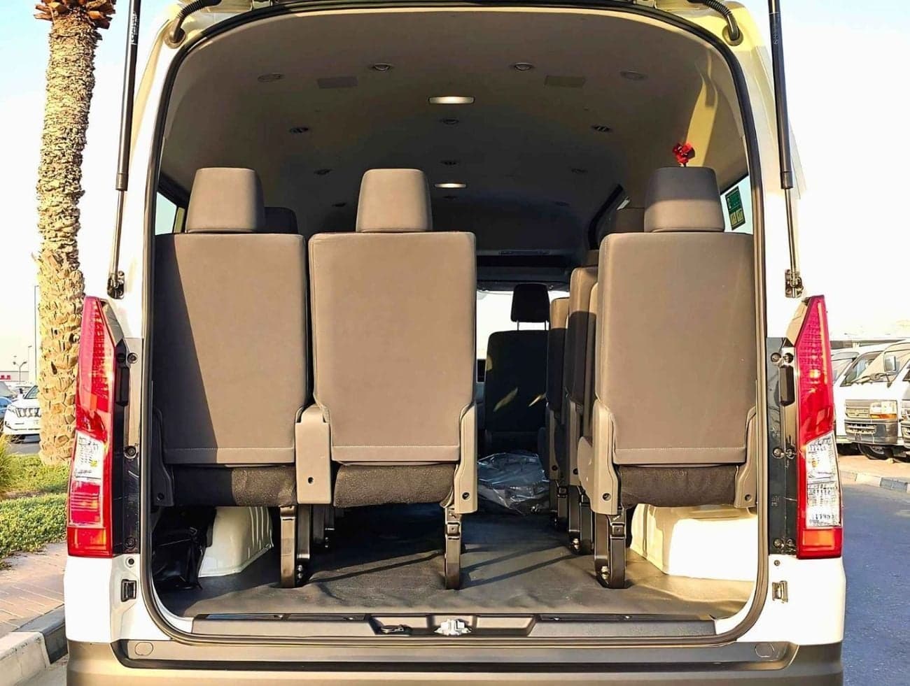 2026 Toyota Hiace GL thumbnail 7